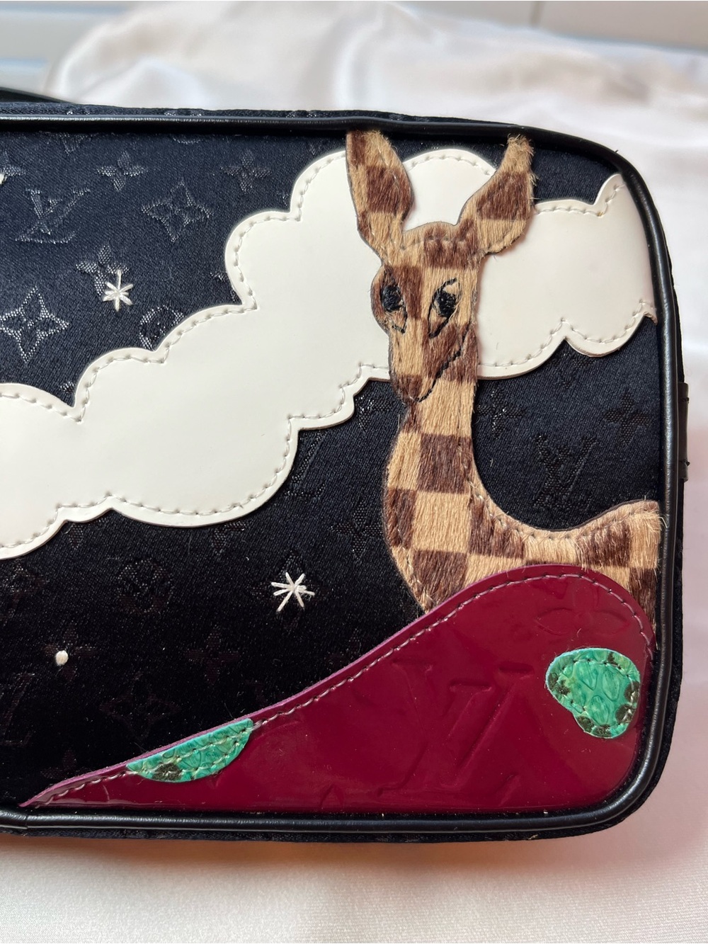 Louis Vuitton Satin Pochette Comte de Fe Shoulder Bag Giraffe - Picture 2 of 12